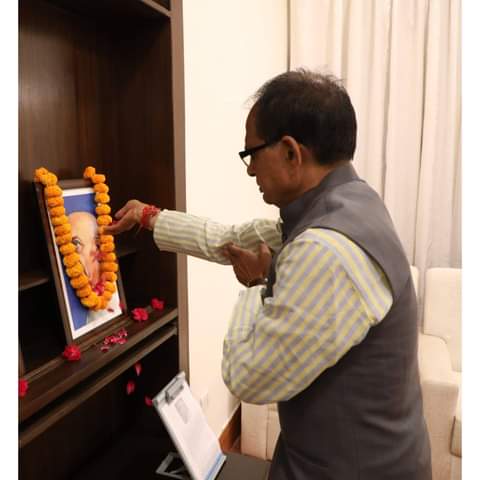 मुख्यमंत्री के गृहजिले में आदिवासियों पर गोली चलना शर्मनाक, शिवराज तुरन्त इस्तीफा दें : डा गोविन्द सिंह